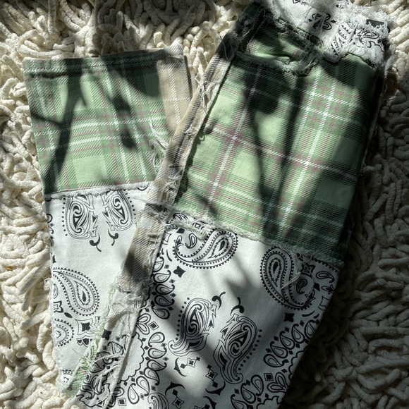 super cute patchwork bandana boyfriend jeans - Picture 2 of 8